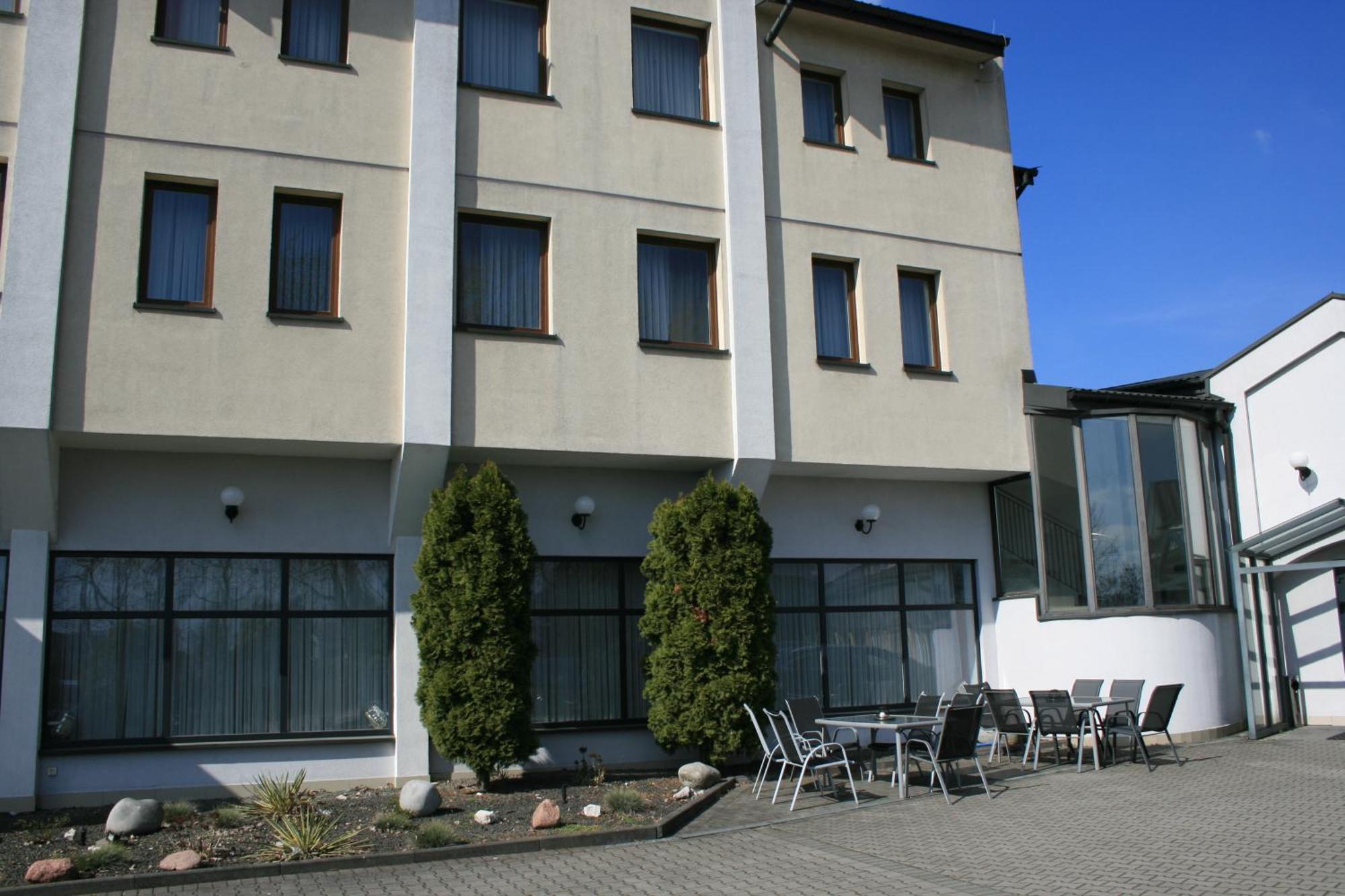 Hotel Junior 2 Krasków Exterior foto